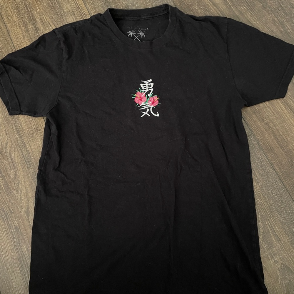 black t shirt